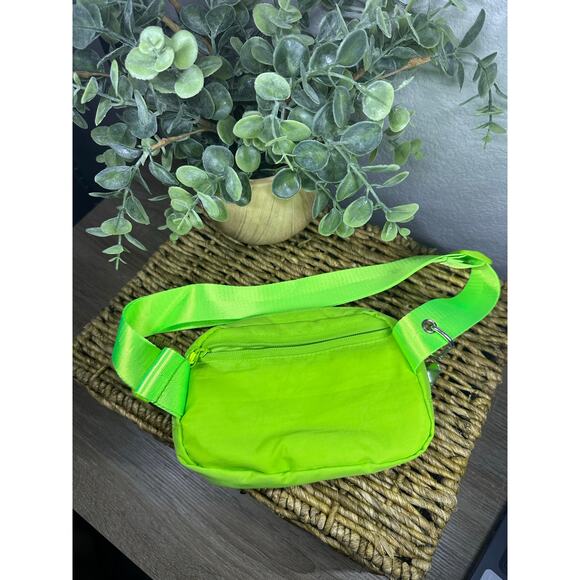 Everywhere Belt Bag with Adjustable Strap - Picture 2 of 3